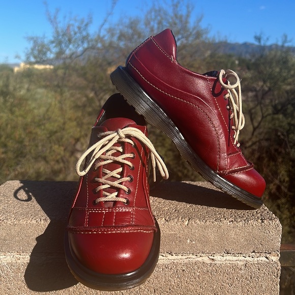 🏴󠁧󠁢󠁥󠁮󠁧󠁿 Vintage Dr. Martens MIE Red 7 Eye Casual Oxfords UK 5 - Picture 1 of 17